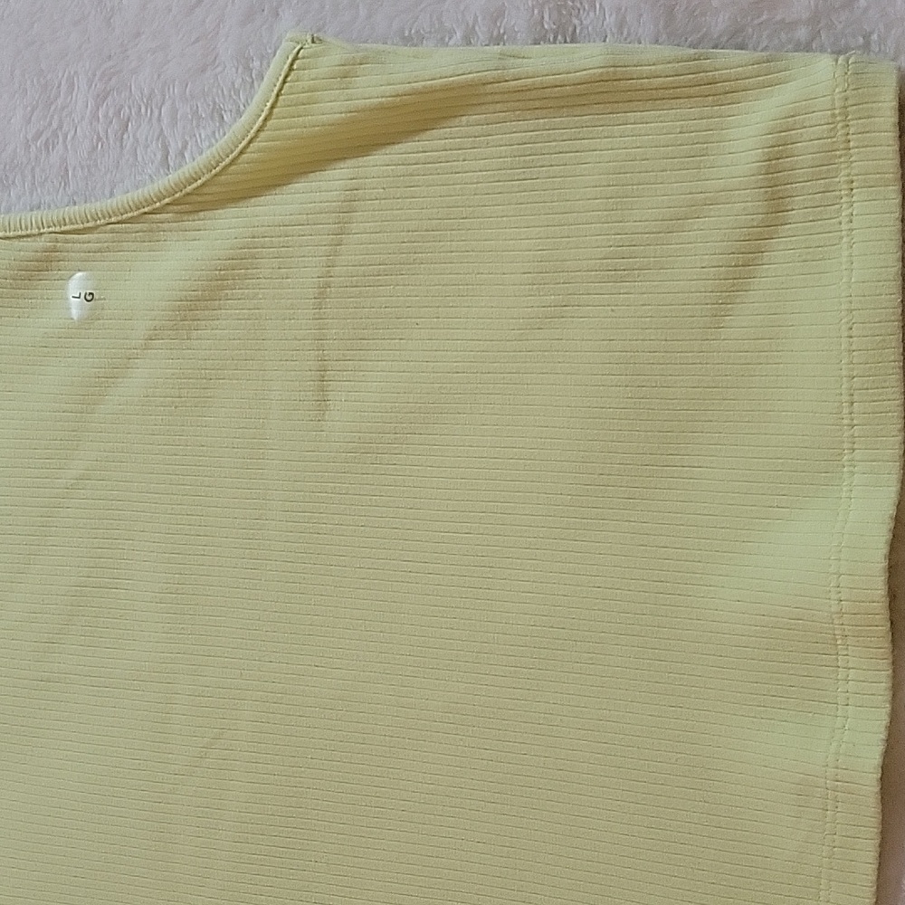 AMERICAN EAGLE OUTFITTER CROP TOP LARGE - Picture 3 of 8